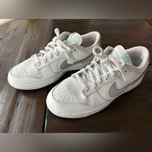 Nike dunk low retro tennis shoes/ sneakers. Men’s 10.5